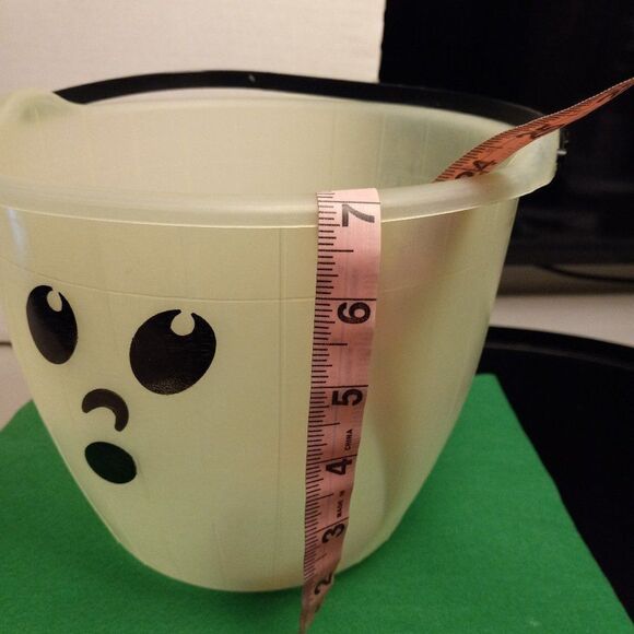 Plastic Ghost 5 Quart Bucket - Picture 4 of 5